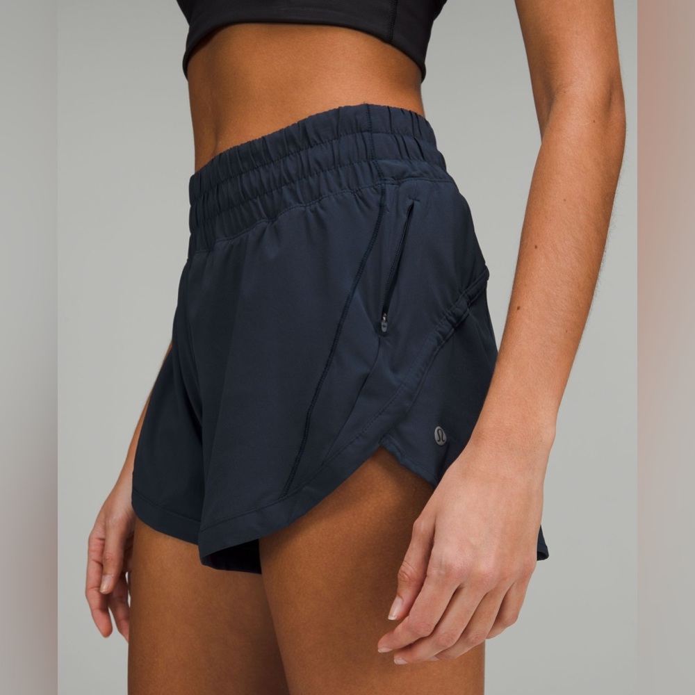 Lululemon Tracker Shorts in Navy Size 4